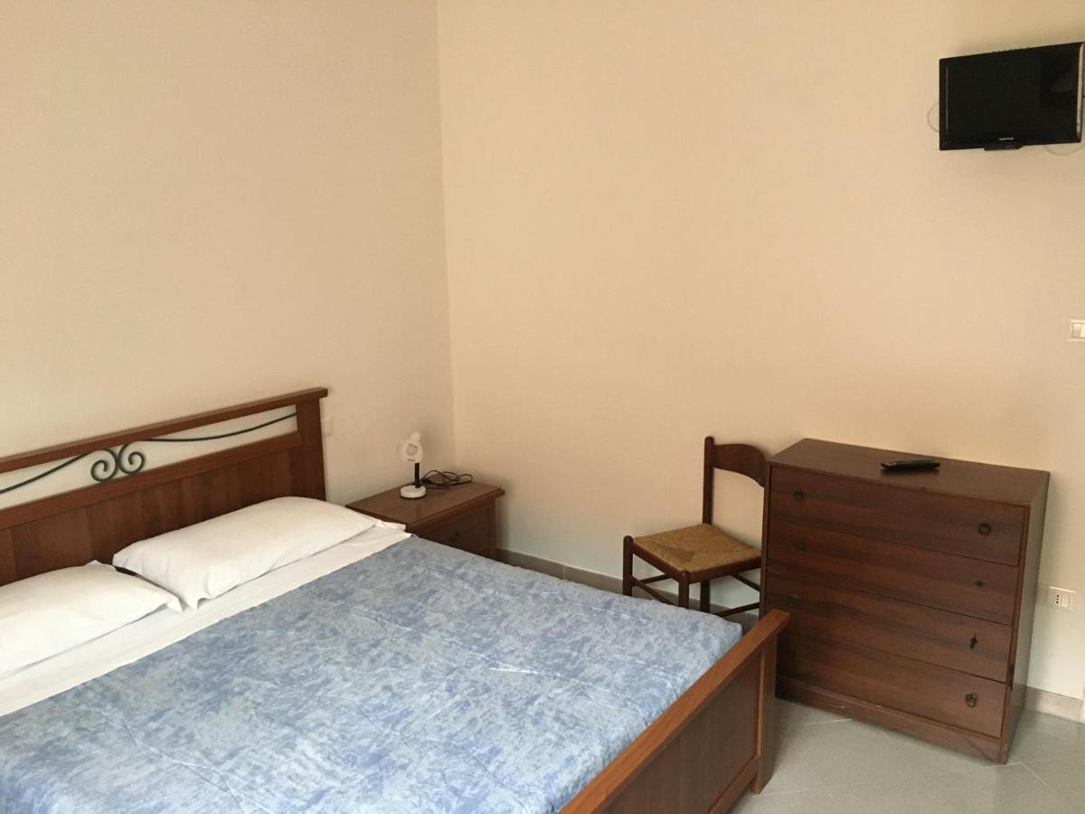 Appartamento Miramare, 2 Camere, Cucina, Bagno, 文蒂米利亚 外观 照片